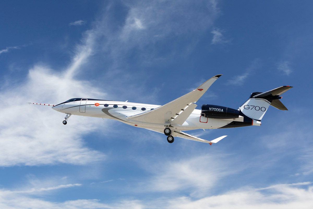 Gulfstream G700 впервые поднялся в небо
