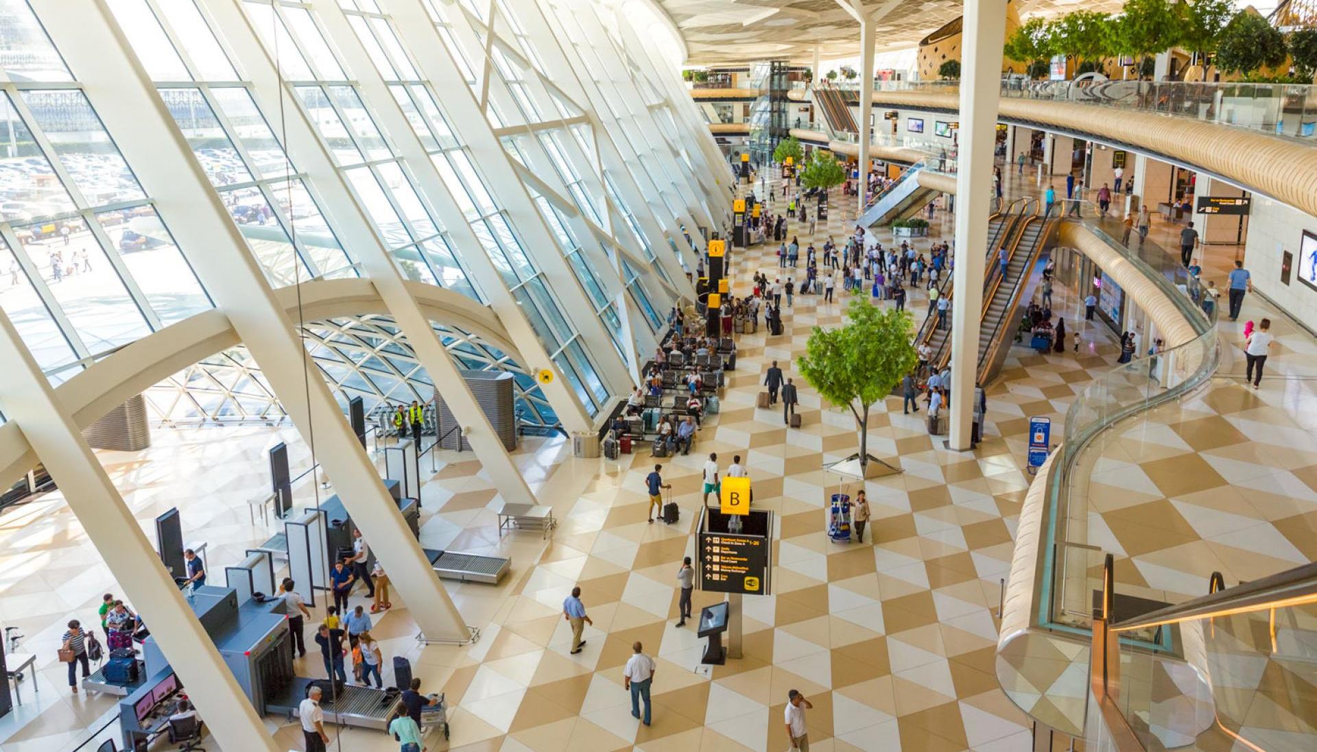 Аэропорт Баку ввел ограничения рабочего режима