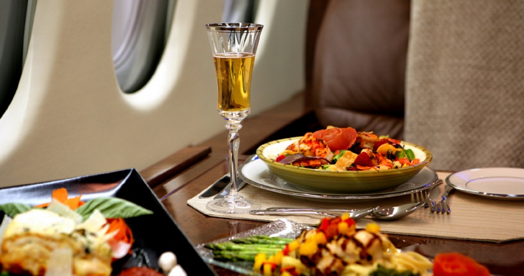 Ужин на борту частного самолета